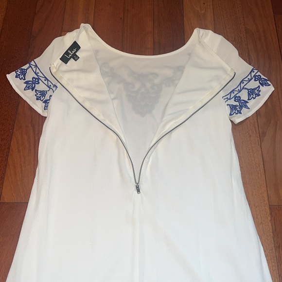 💙 Lulu’s Embroidered dress - Picture 3 of 11